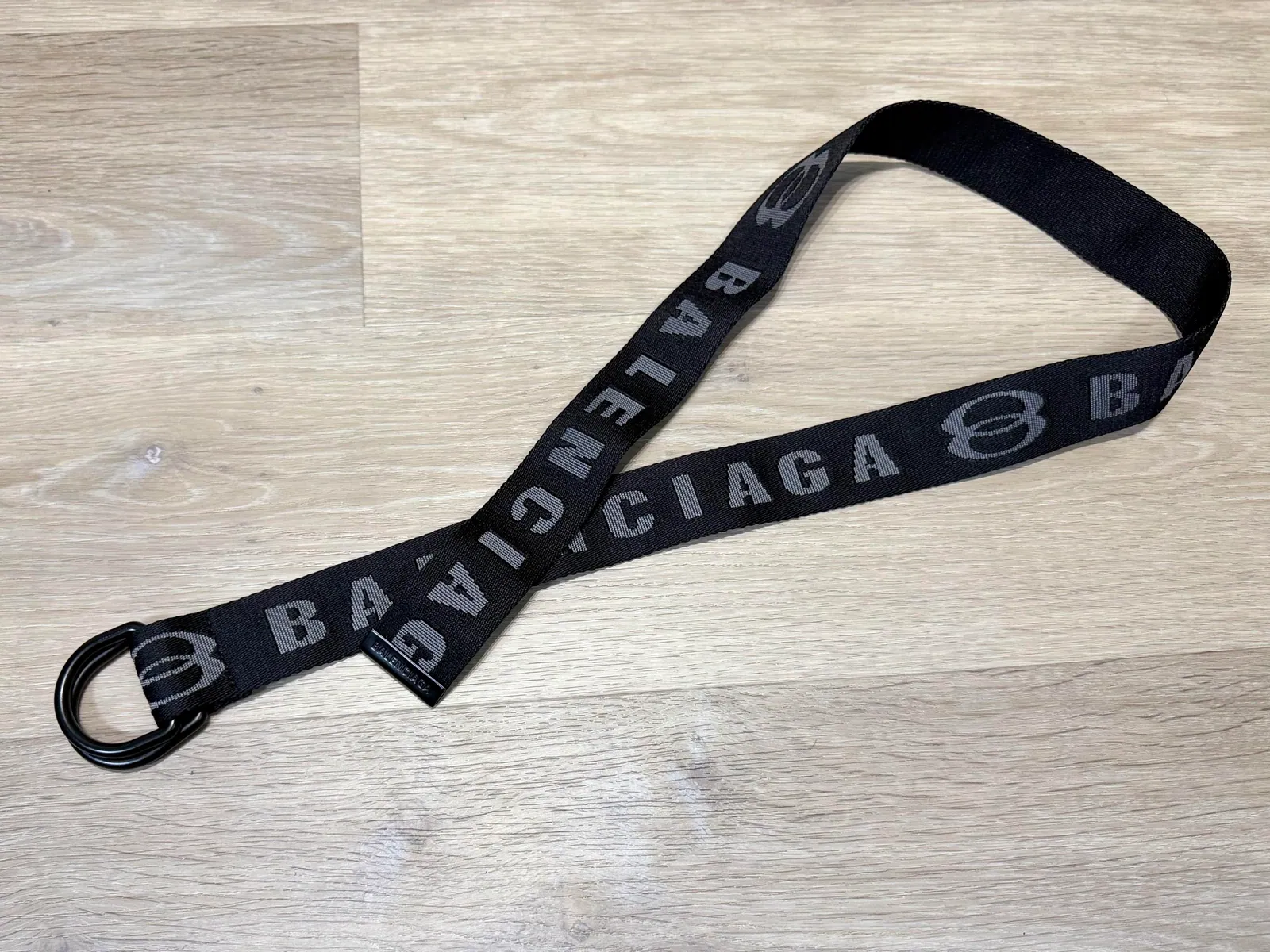Black printed belt with a circular buckle